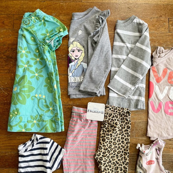 2T Gap, H&M, Cat & Jack & Old Navy Toddler Bundle - Picture 2 of 10